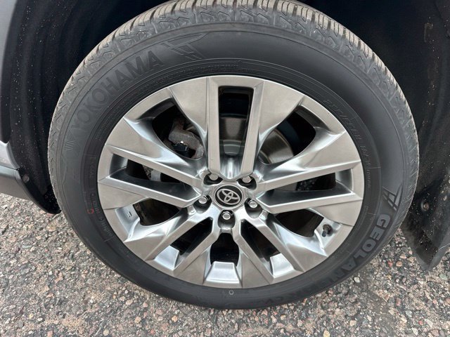 Used 2021 Toyota RAV4 XLE Premium AWD/4WD image 25
