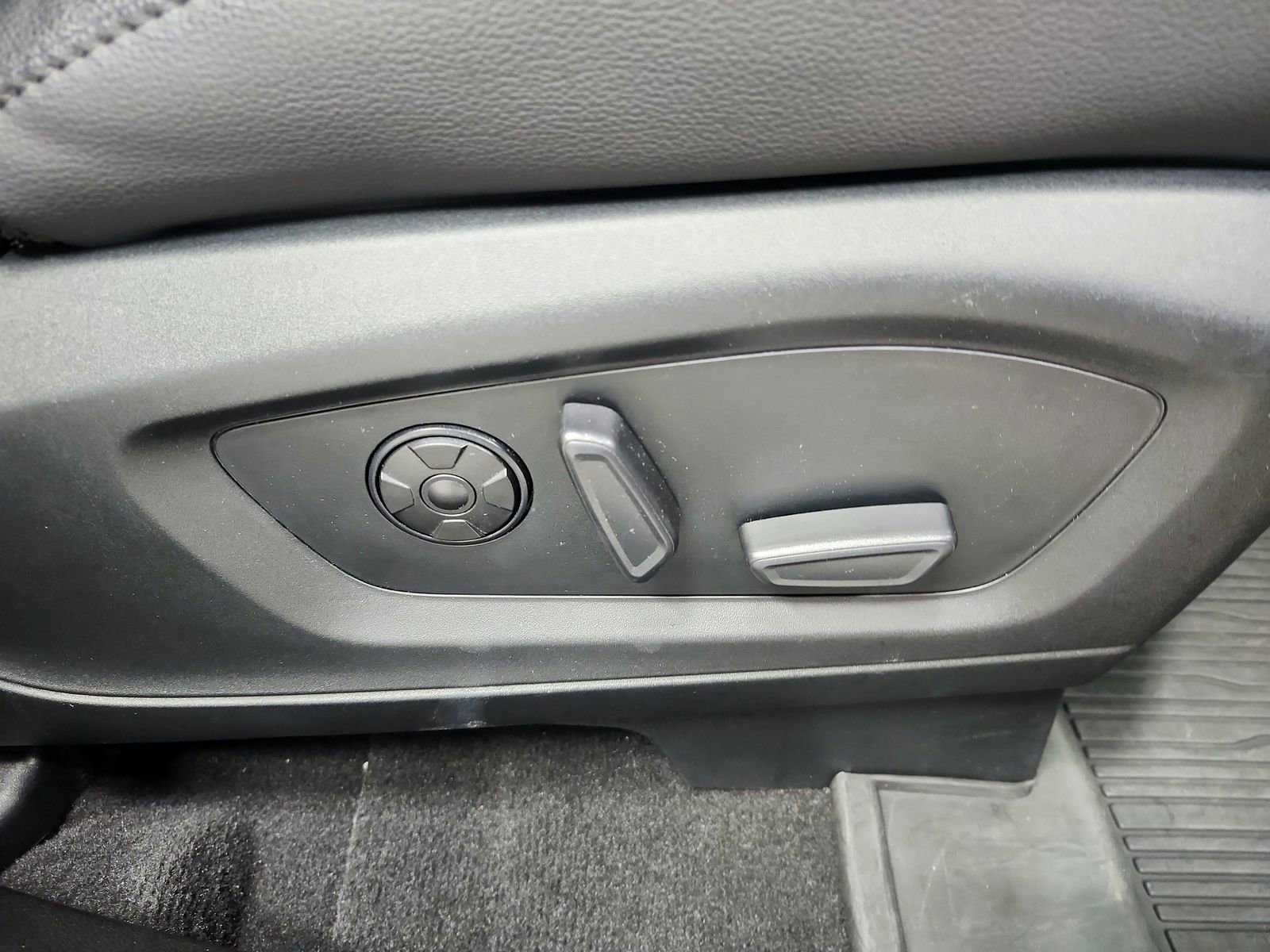 Used 2023 Ford Explorer ST w/ Equipment Group 401A image 39