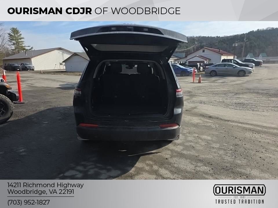 Used 2022 Jeep Grand Cherokee L Limited w/ Black Appearance Package image 7