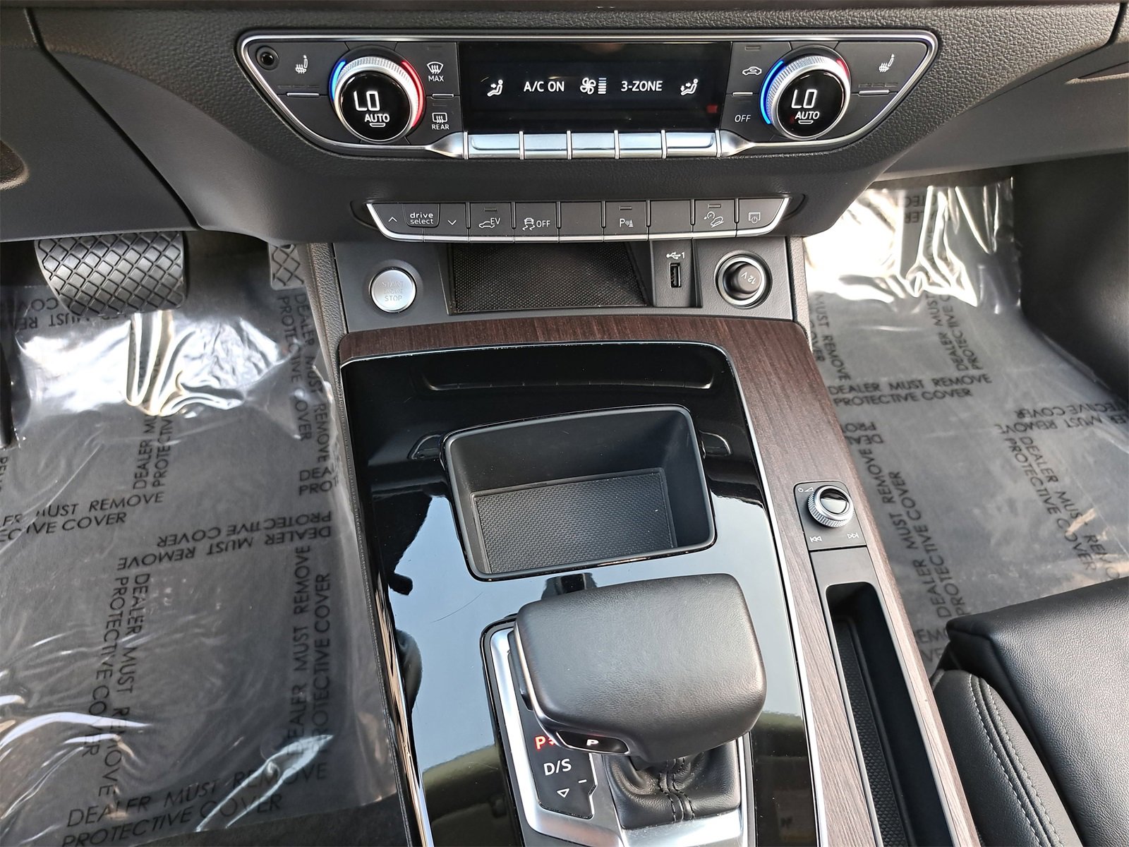 Used 2023 Audi Q5 e Premium w/ Convenience Package image 22