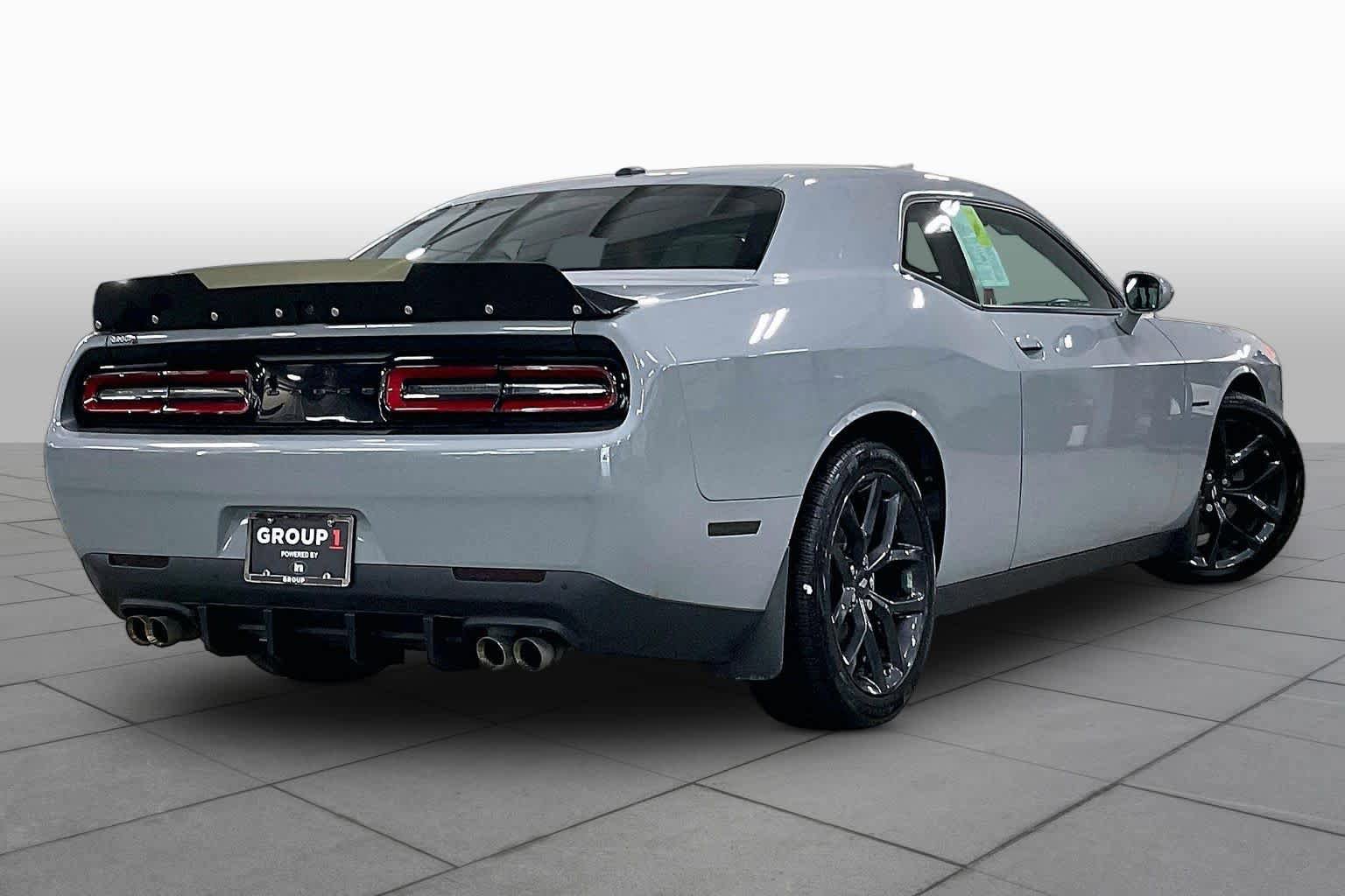 Used 2022 Dodge Challenger R/T w/ Driver Convenience Group RWD image 12