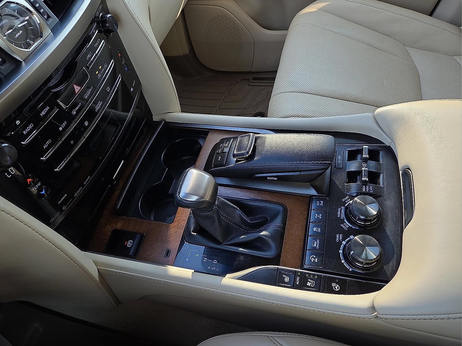 Used 2020 Lexus LX 570 4WD w/ Luxury Package image 25