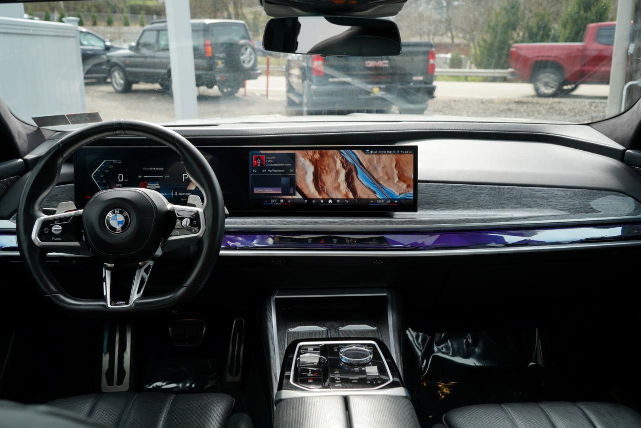 Used 2023 BMW 760i xDrive w/ Executive Package image 51