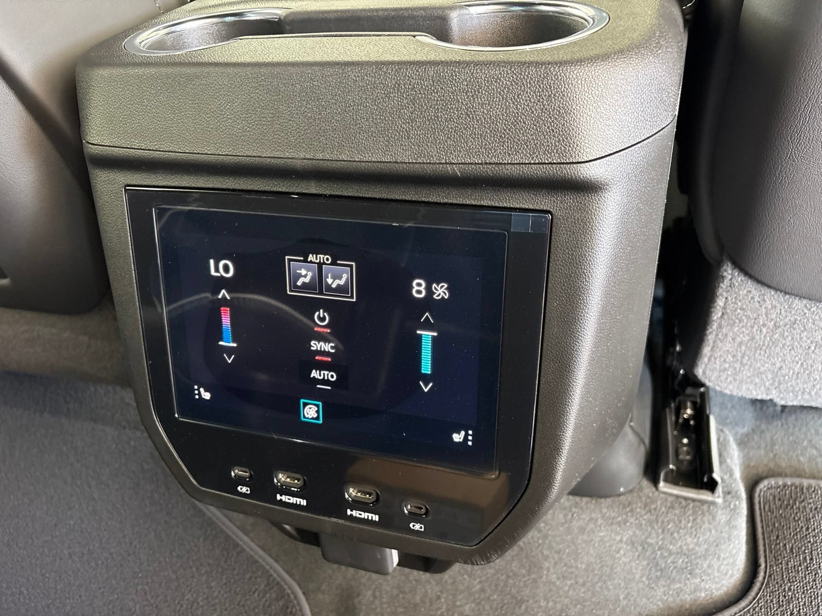 New 2026 GMC Yukon XL AT4 Ultimate AWD/4WD image 27