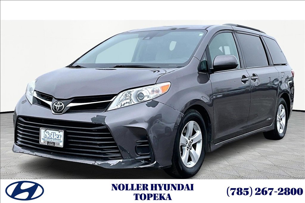 Used 2020 Toyota Sienna LE image 1