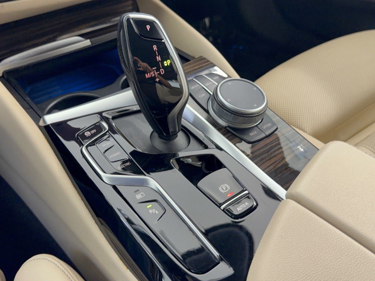Used 2022 BMW 530e w/ Convenience Package RWD image 21