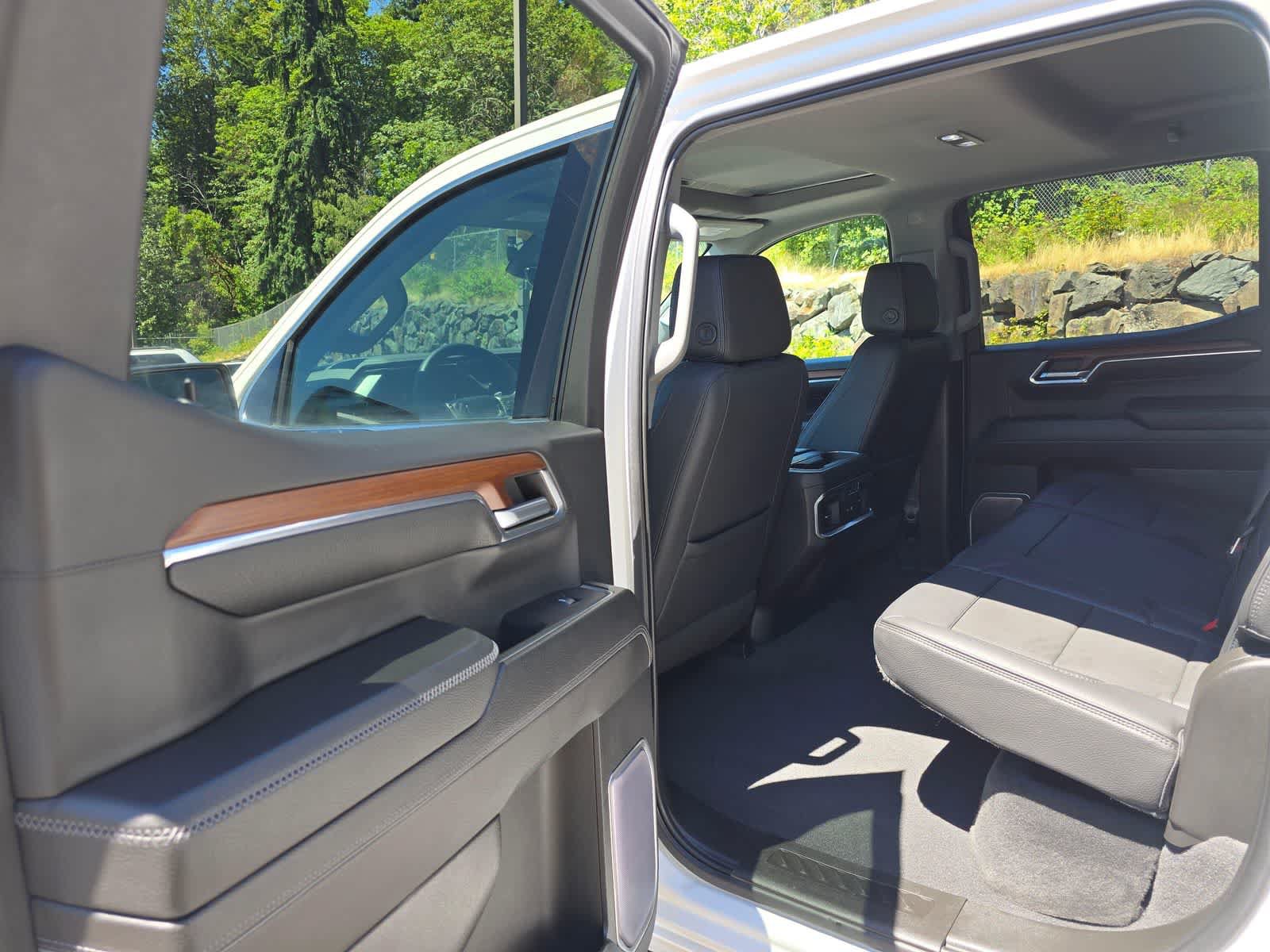 Used 2023 GMC Sierra 1500 Denali w/ Denali Reserve Package AWD/4WD image 12