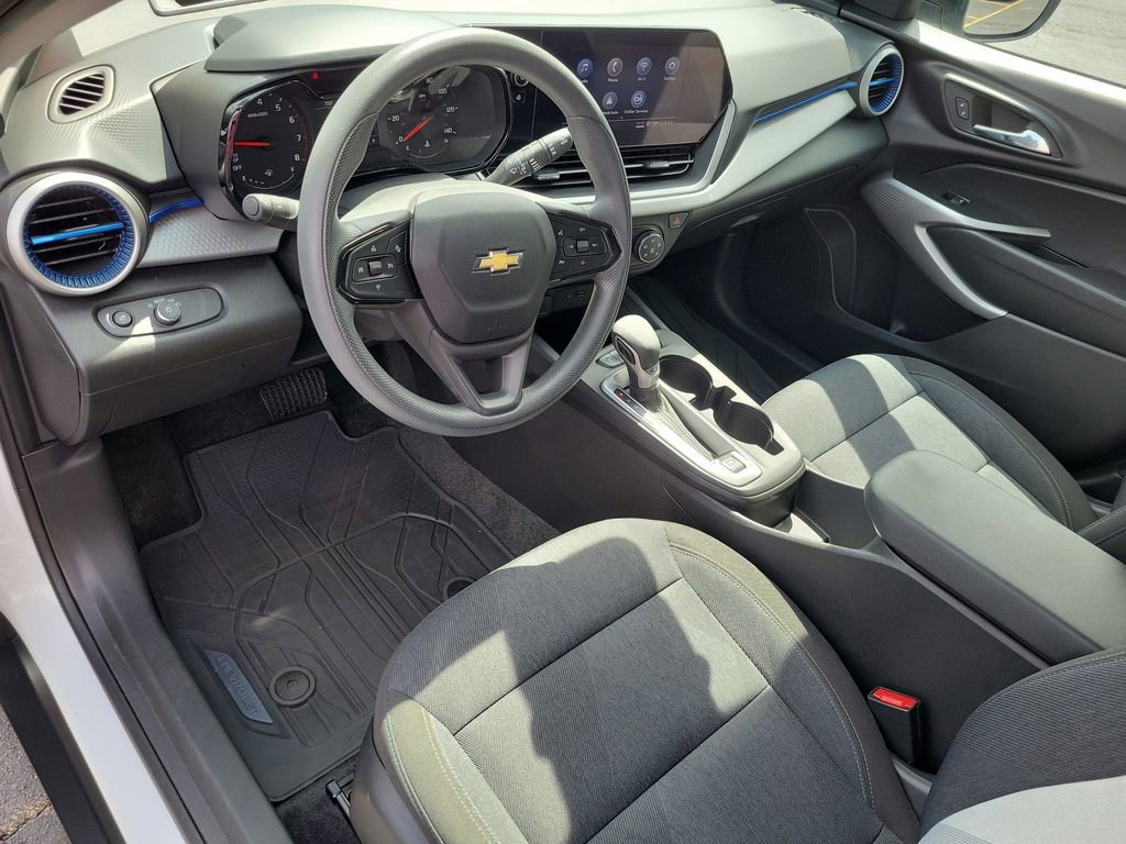 Certified 2024 Chevrolet Trax LS w/ LS Convenience Package FWD image 17