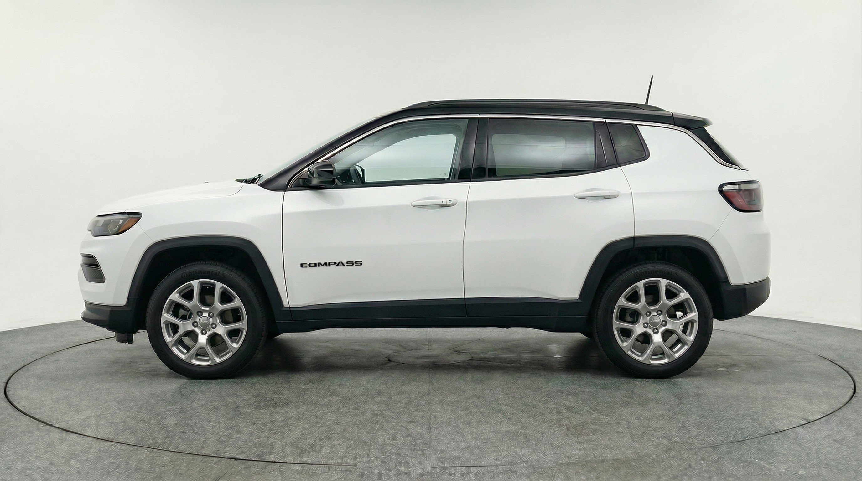 Used 2025 Jeep Compass Limited image 5