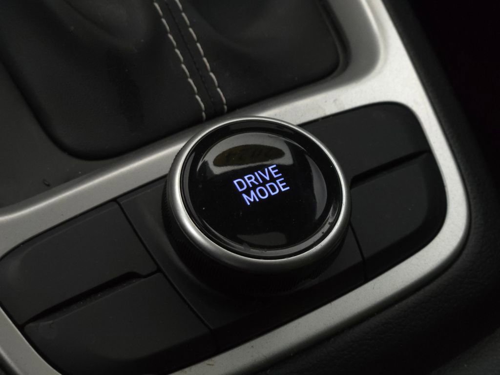 Used 2024 Hyundai Venue SEL image 9