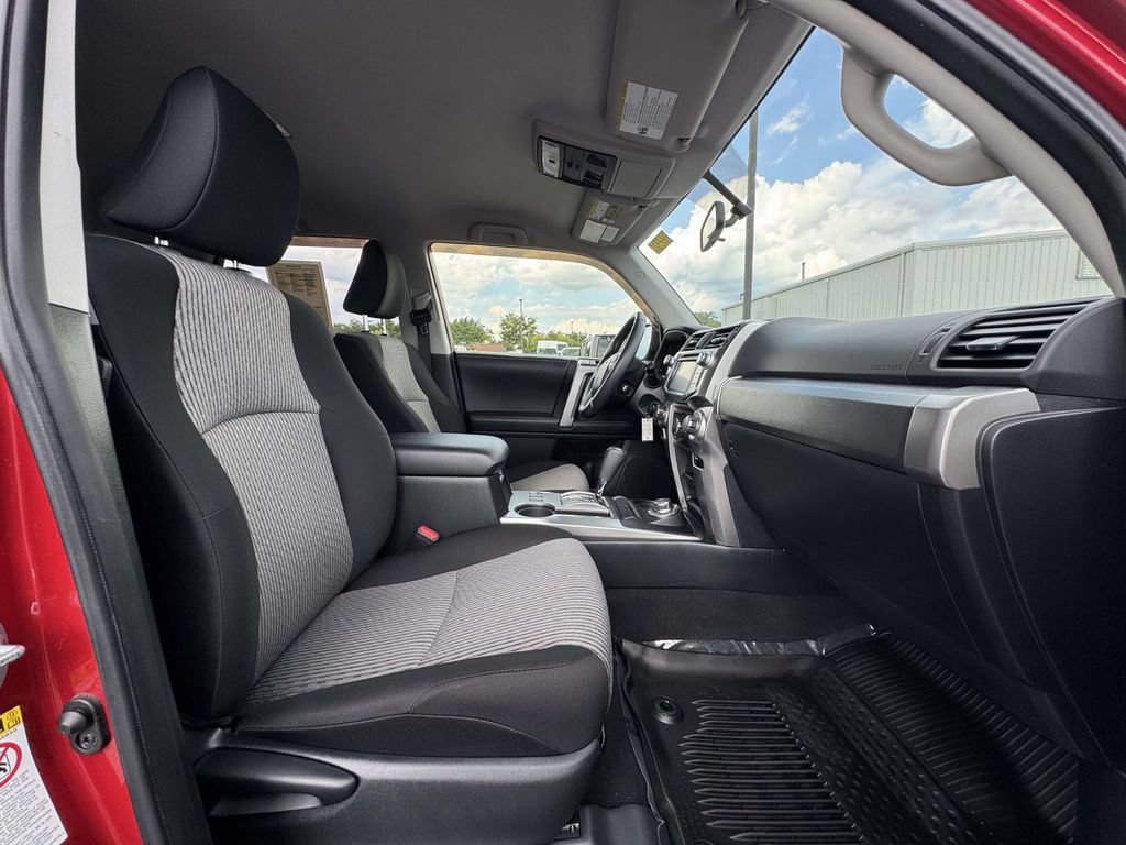 Used 2019 Toyota 4Runner SR5 AWD/4WD image 15
