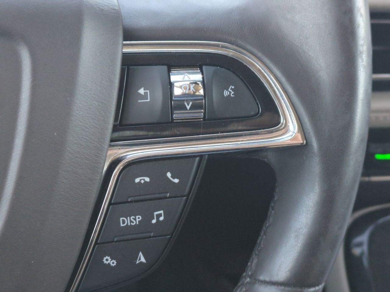 Certified 2022 Lincoln Nautilus Reserve image 27