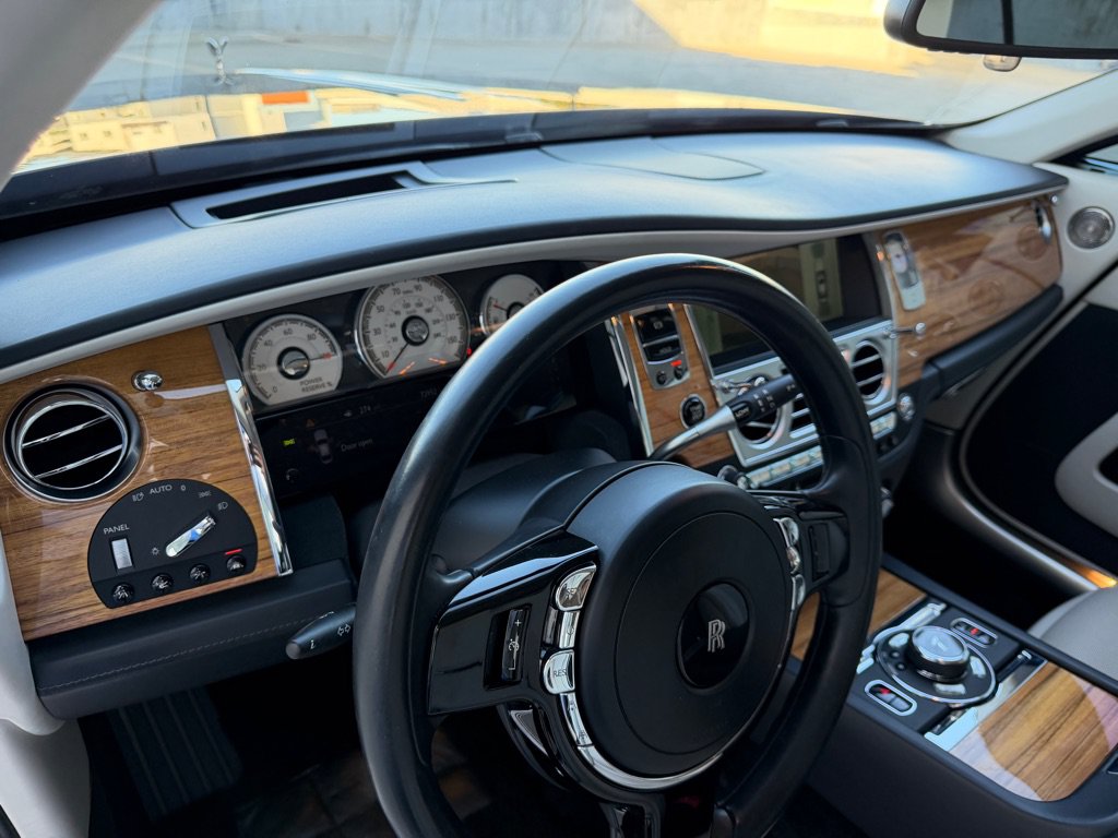 Used 2017 Rolls-Royce Wraith RWD image 16