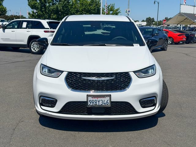 Used 2025 Chrysler Pacifica Select FWD image 3