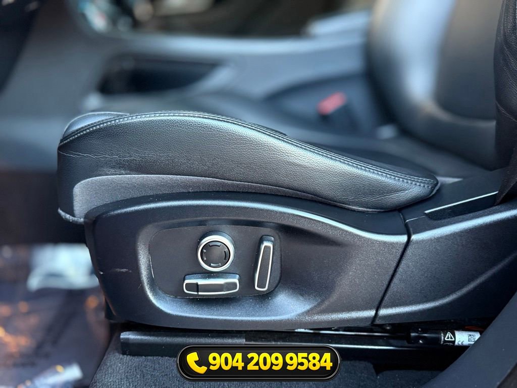 Used 2020 Jaguar F-PACE Premium image 12