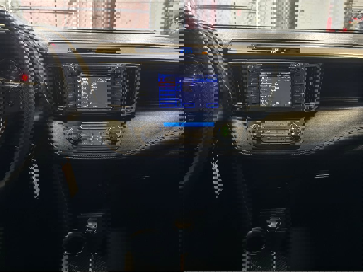 Used 2013 Toyota RAV4 XLE AWD/4WD image 17