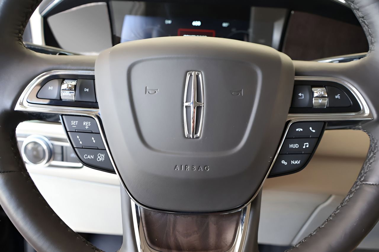 Used 2021 Lincoln Navigator Reserve w/ Luxury Package image 25