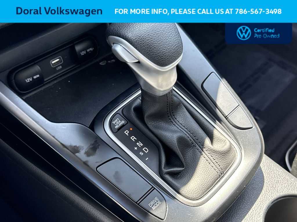 Used 2025 Kia Soul LX FWD image 21