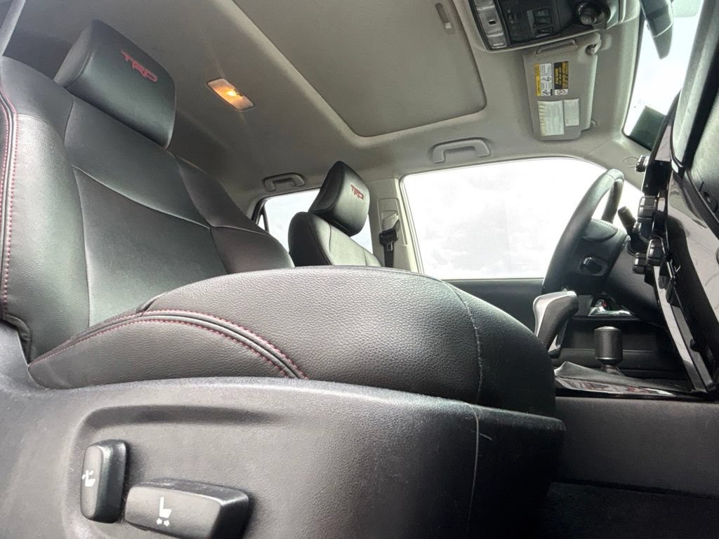 Used 2021 Toyota 4Runner TRD Off-Road Premium w/ Moonroof Package AWD/4WD image 28