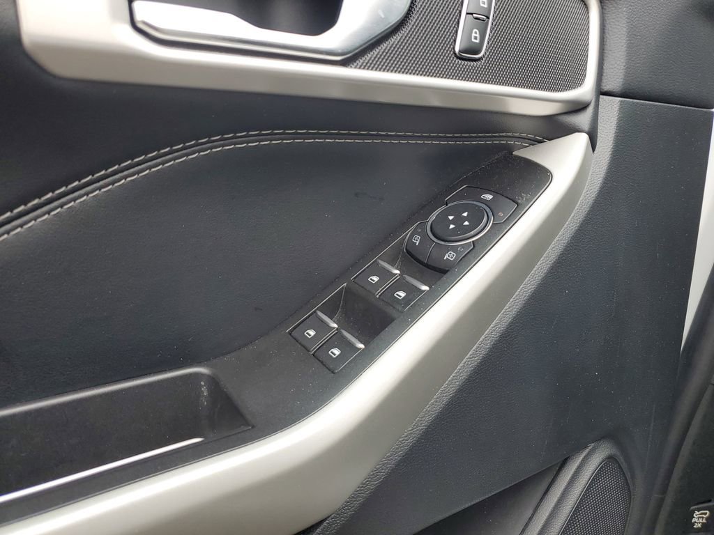 Used 2022 Ford Explorer XLT image 12