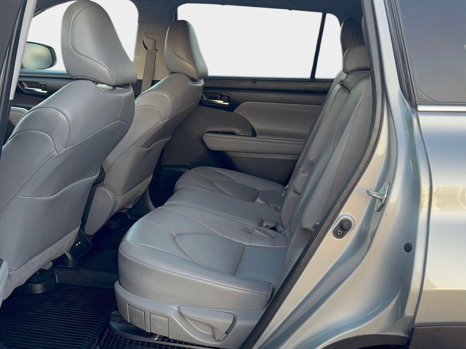 Used 2021 Toyota Highlander XLE image 14