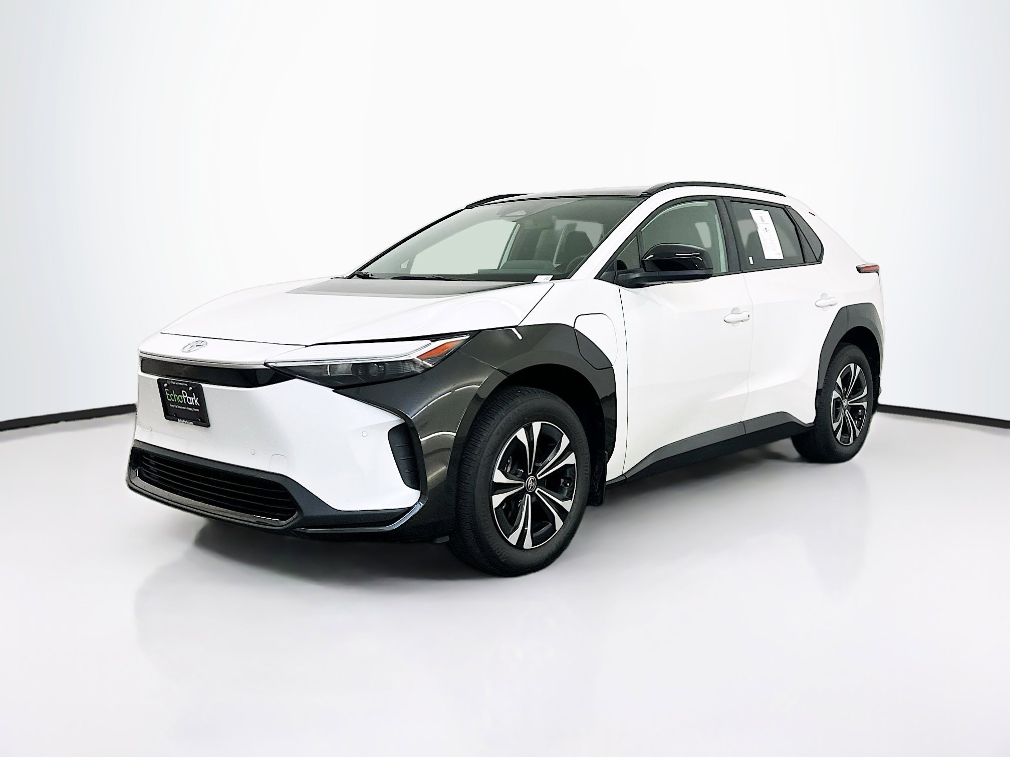 Used 2023 Toyota bZ4X XLE w/ Weather Package image 3