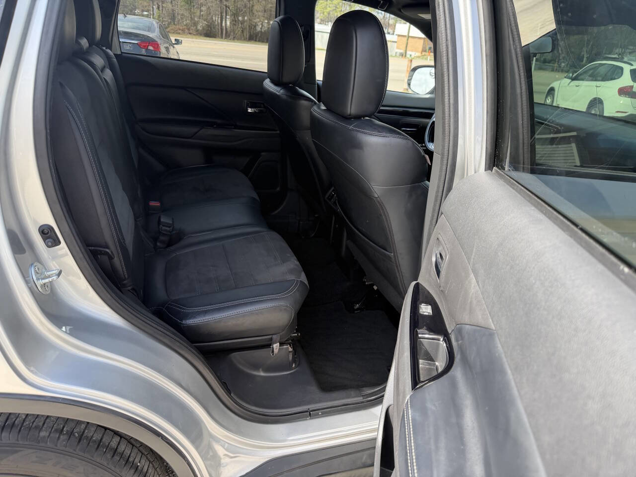 Used 2019 Mitsubishi Outlander LE image 19