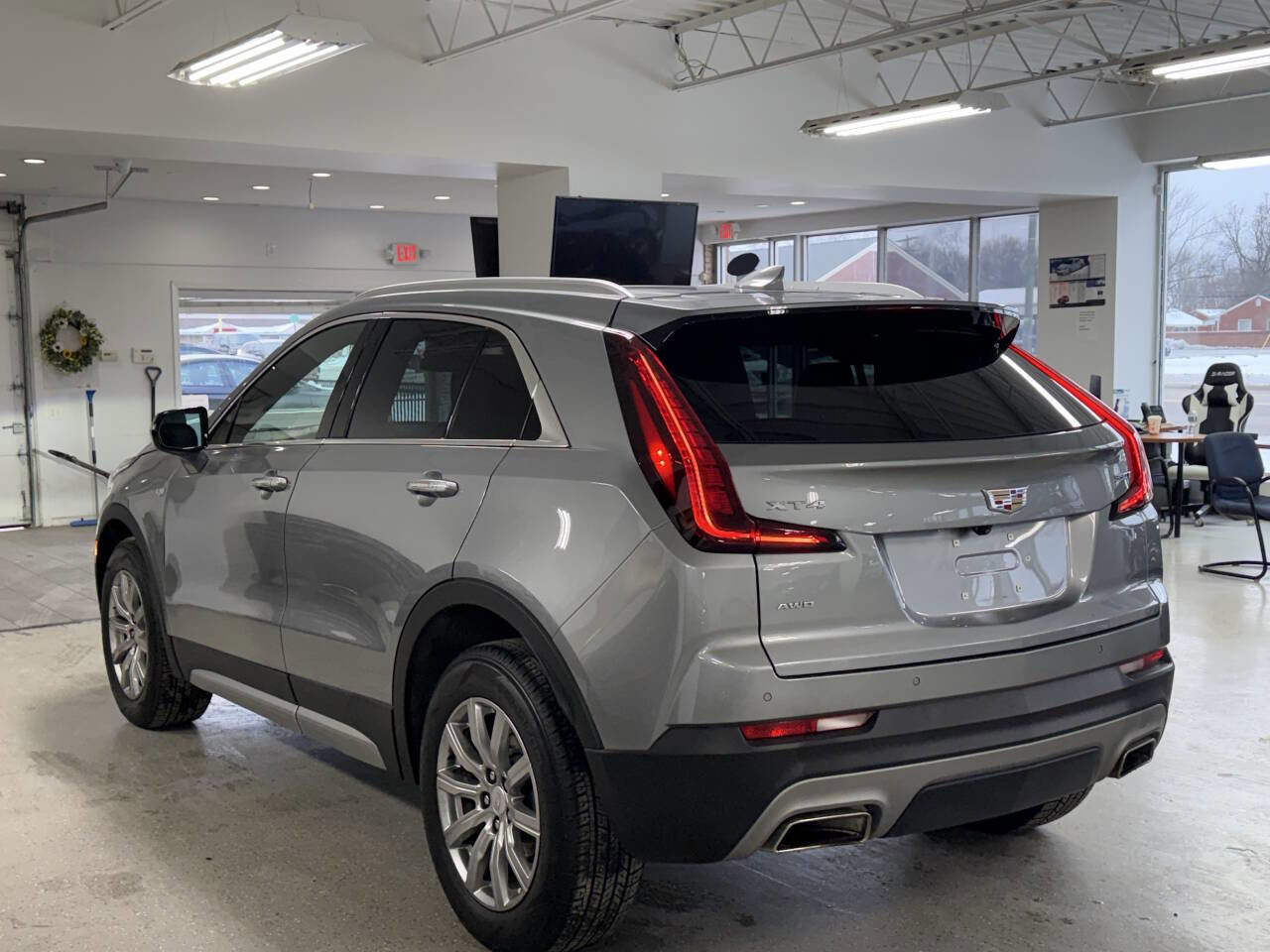 Used 2023 Cadillac XT4 Premium Luxury w/ Cold Weather Package AWD/4WD image 5