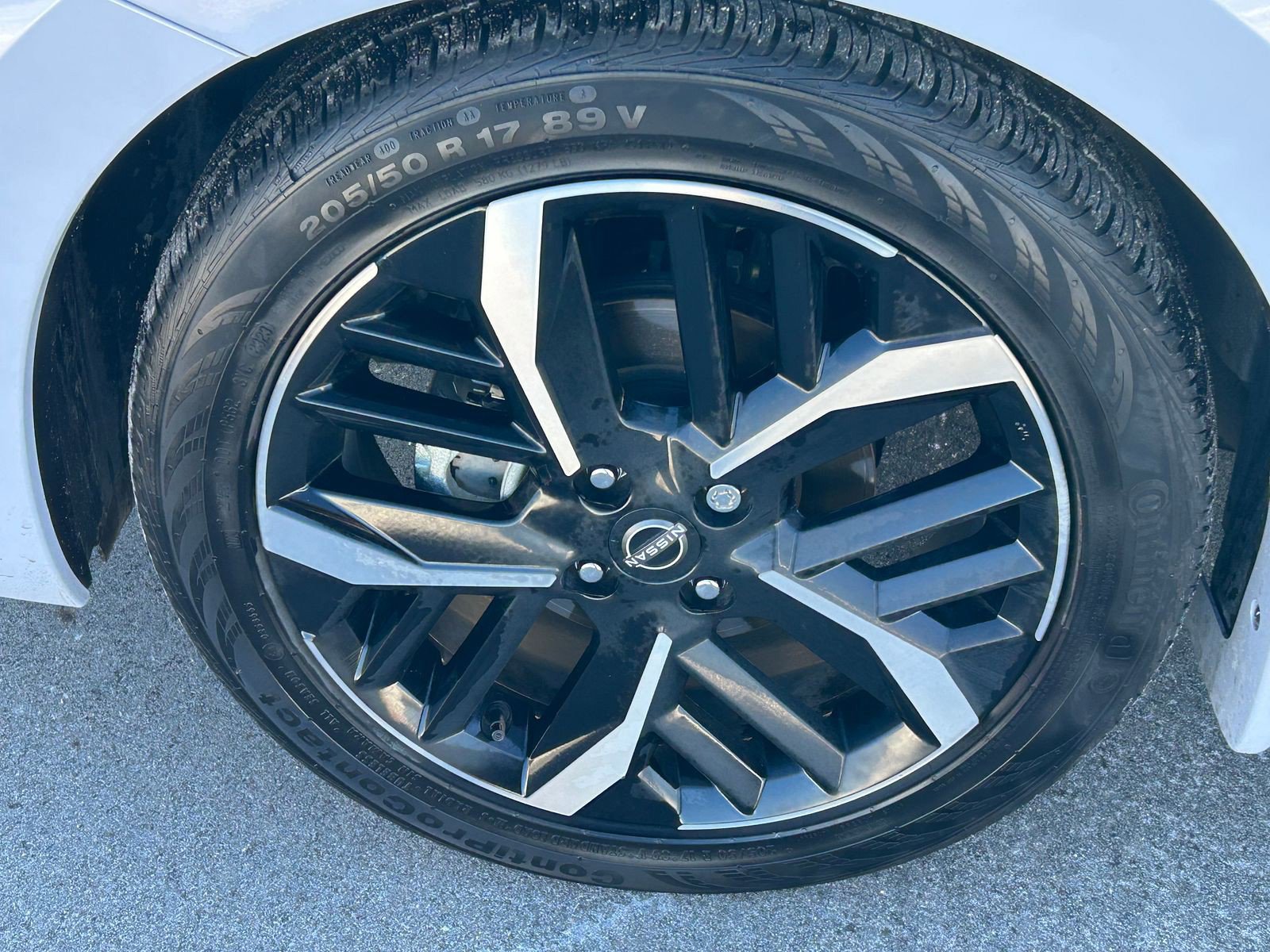 Used 2023 Nissan Versa SR w/ Trunk Package image 8