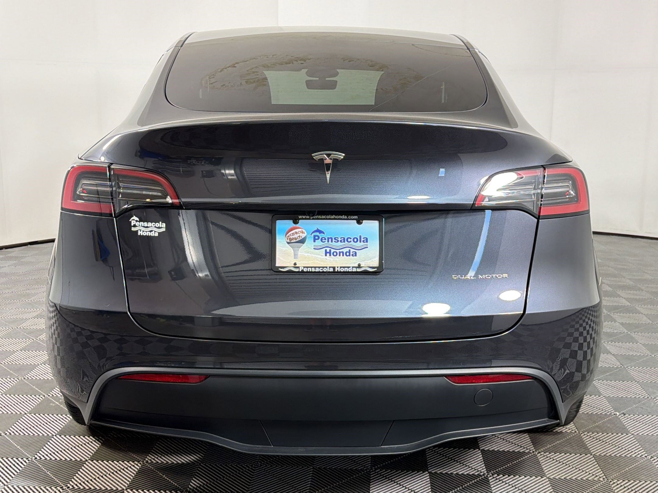 Used 2025 Tesla Model Y Long Range AWD/4WD image 8