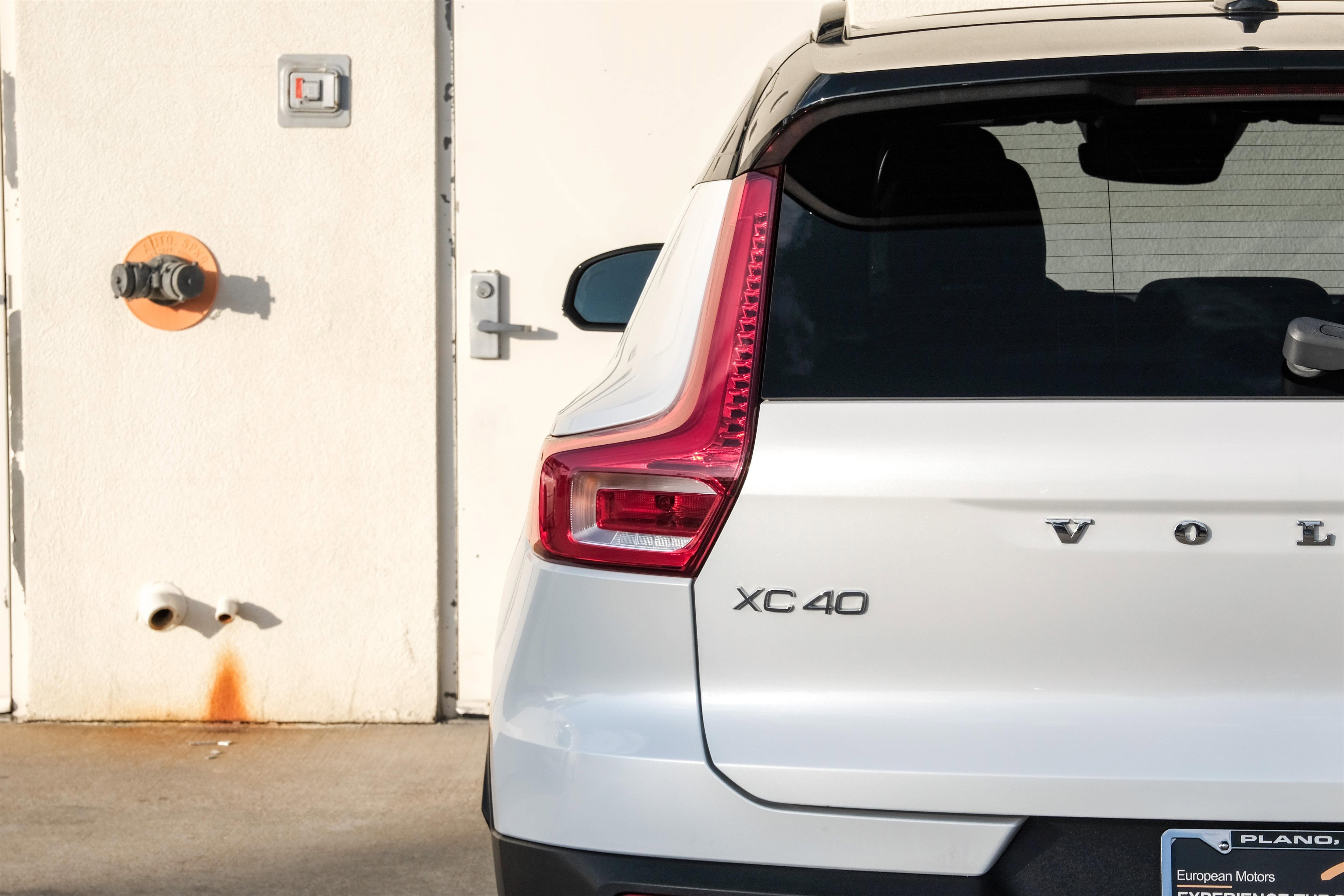 Used 2021 Volvo XC40 T4 R-Design image 53