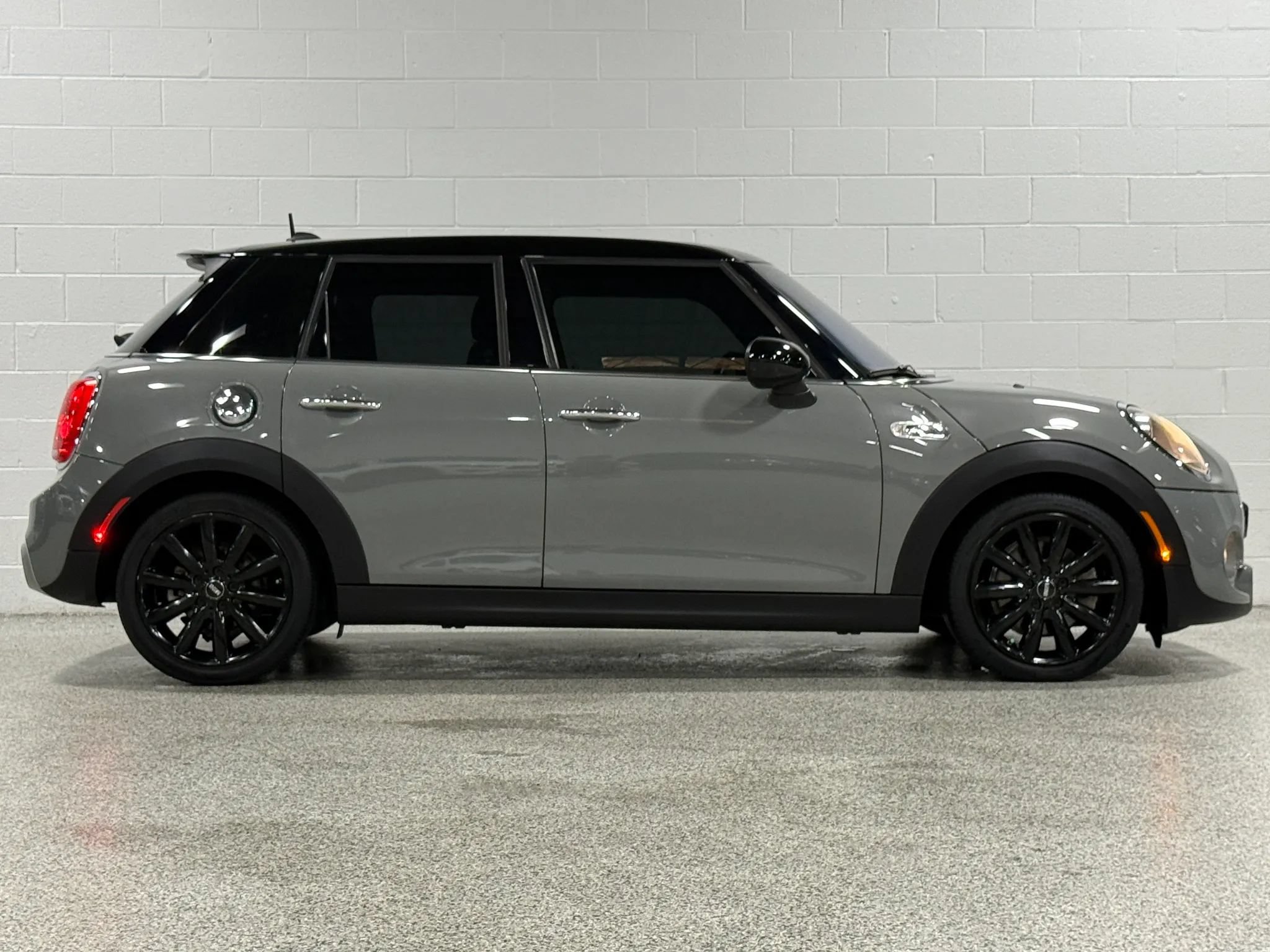 Used 2019 MINI Cooper S w/ Signature Upholstery Package FWD image 5