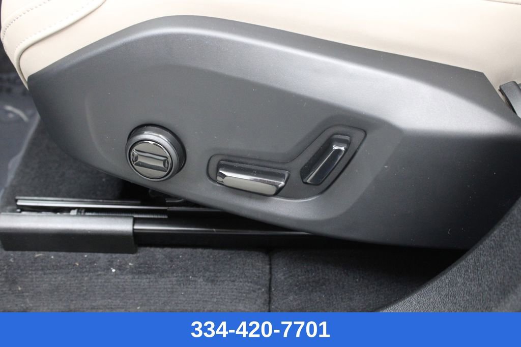 New 2026 Volvo XC60 B5 Plus w/ Protection Package Premier image 19