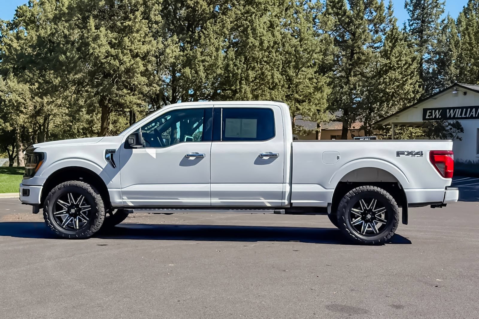 Used 2025 Ford F150 XLT AWD/4WD image 8