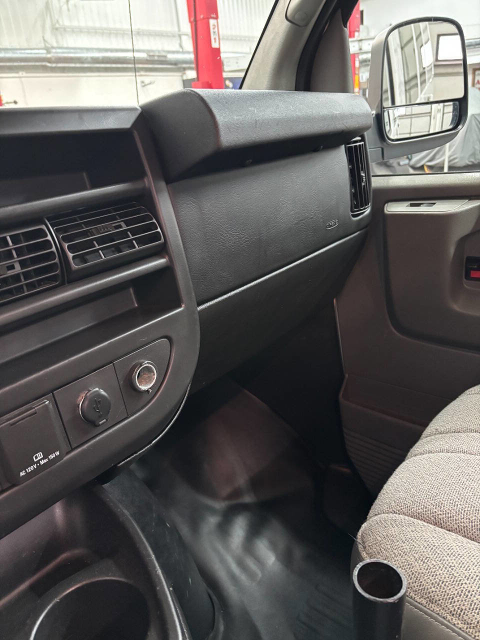 Used 2015 Chevrolet Express 2500 image 27