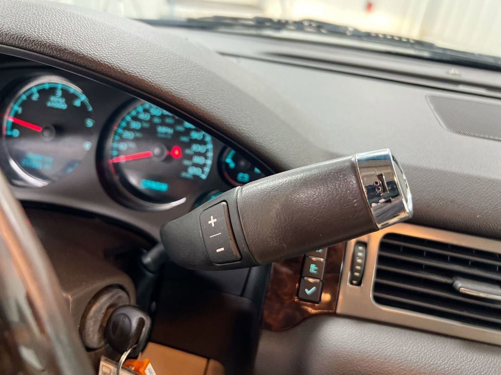 Used 2011 GMC Yukon Denali image 18