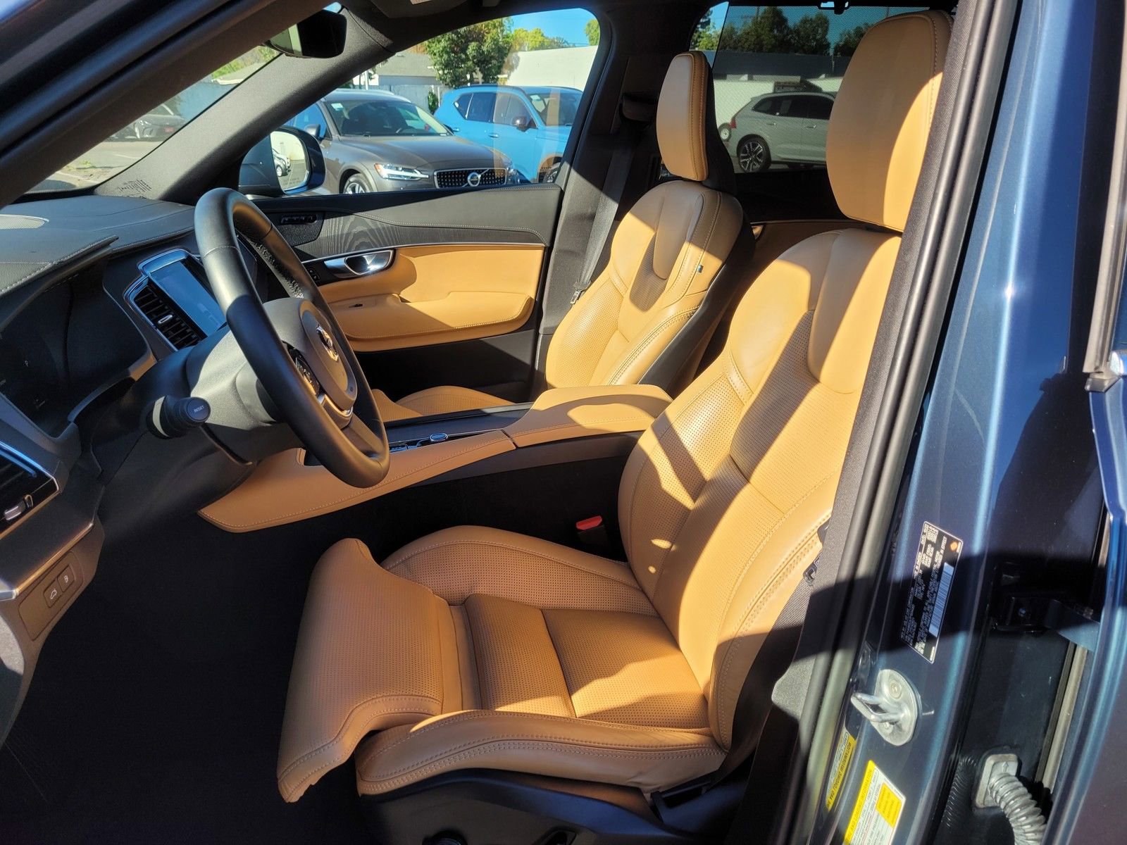 Certified 2023 Volvo XC90 T8 Ultimate AWD/4WD image 9