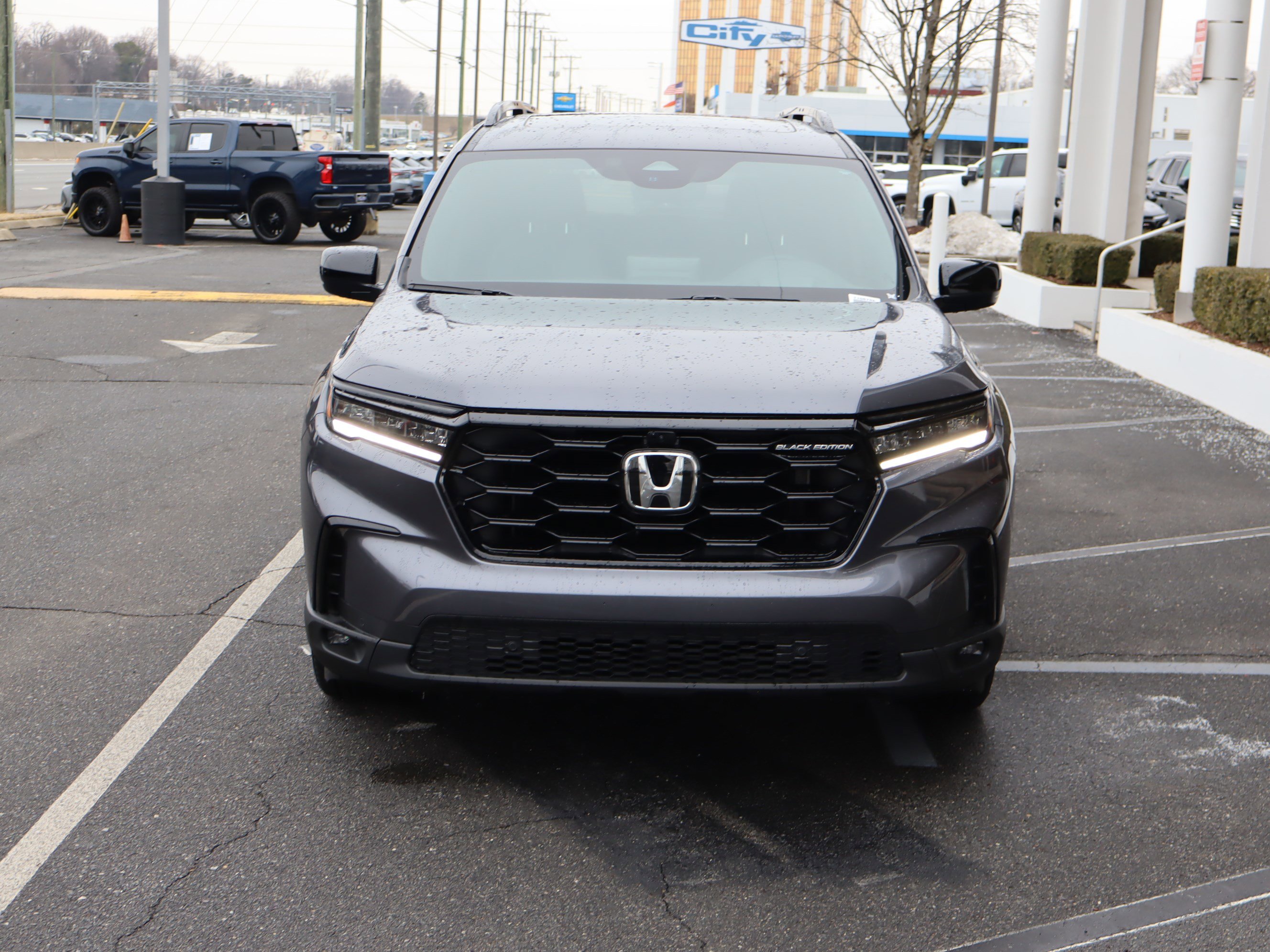 Used 2025 Honda Pilot Black Edition image 3