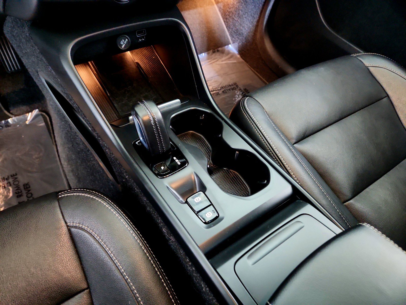 Used 2021 Volvo XC40 T5 Momentum image 15