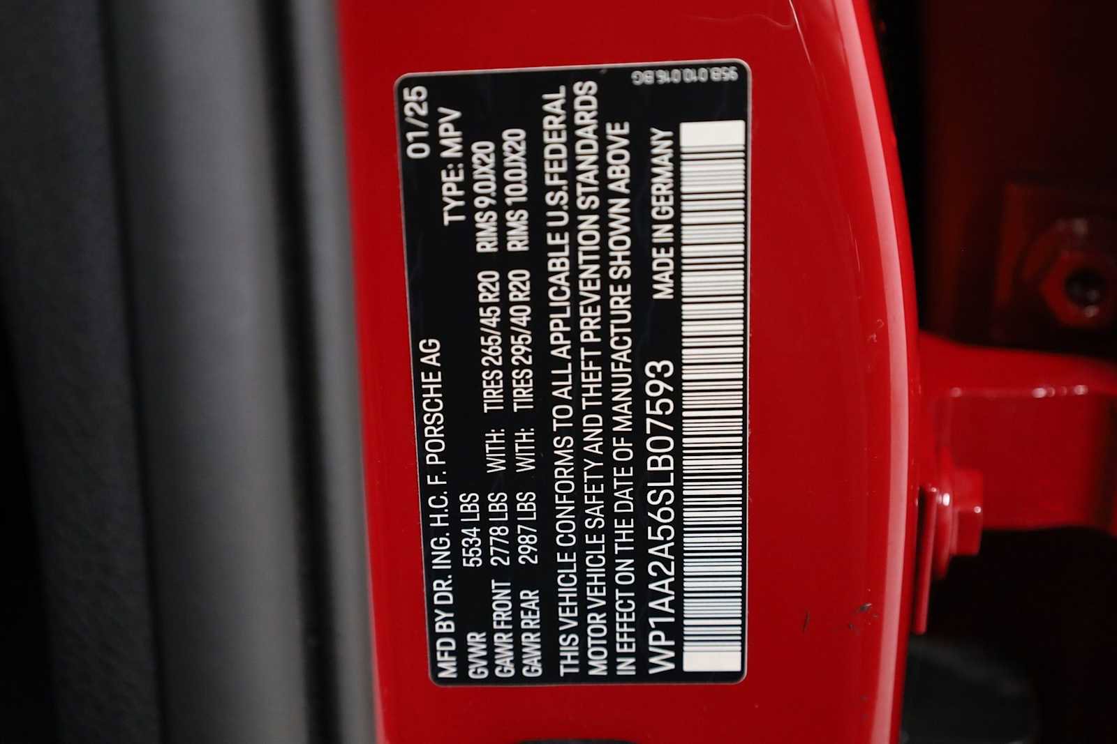 Certified 2025 Porsche Macan image 44