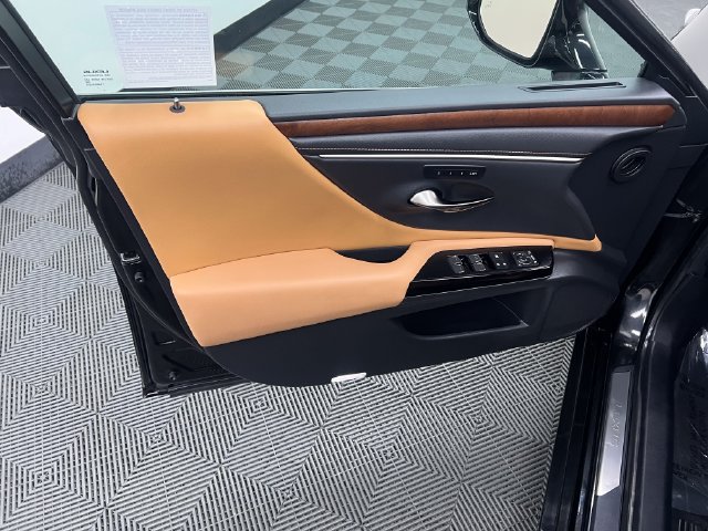 Used 2024 Lexus ES 300h w/ Premium Package FWD image 9