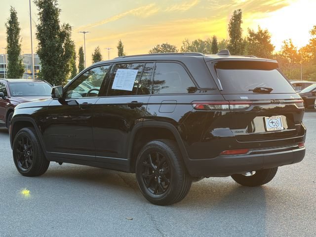 Used 2024 Jeep Grand Cherokee Altitude AWD/4WD image 5