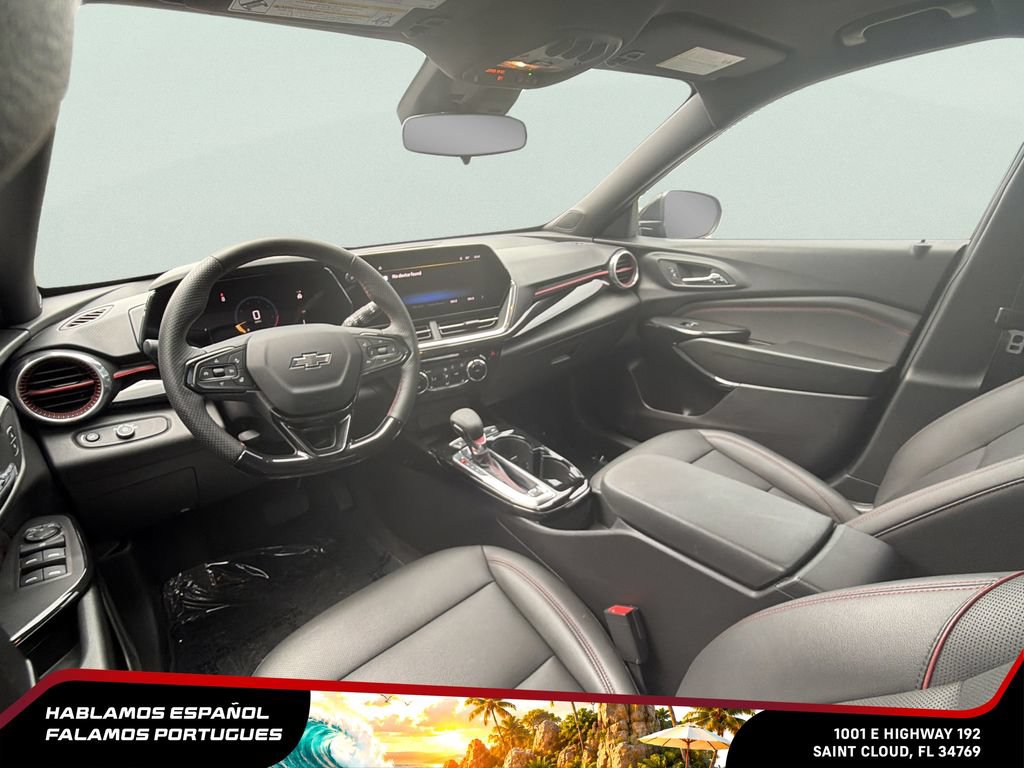 Used 2025 Chevrolet Trax RS w/ Sunroof Package FWD image 27