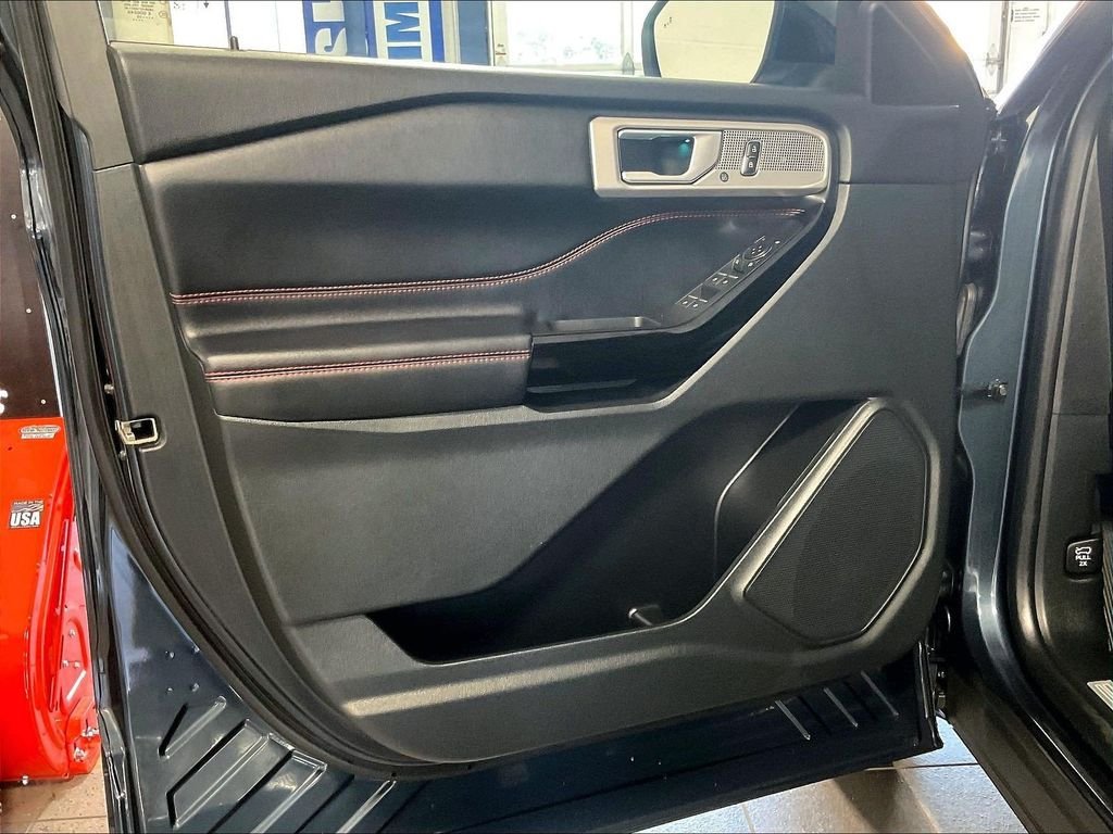 Used 2023 Ford Explorer ST-Line AWD/4WD image 9