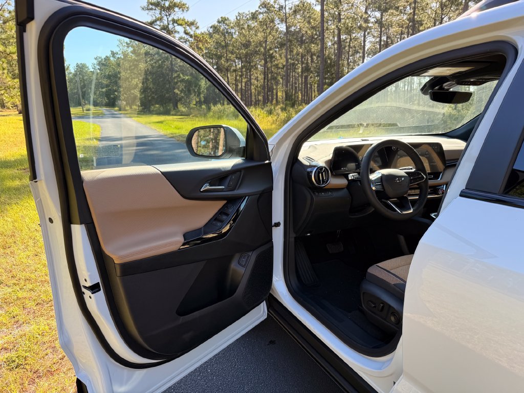New 2027 Chevrolet Equinox ACTIV w/ Safety and Technology Package FWD image 11