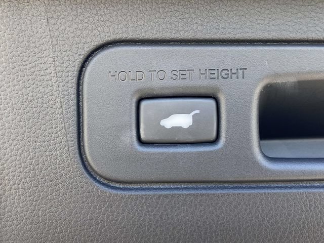 Used 2025 Honda Pilot Touring image 11