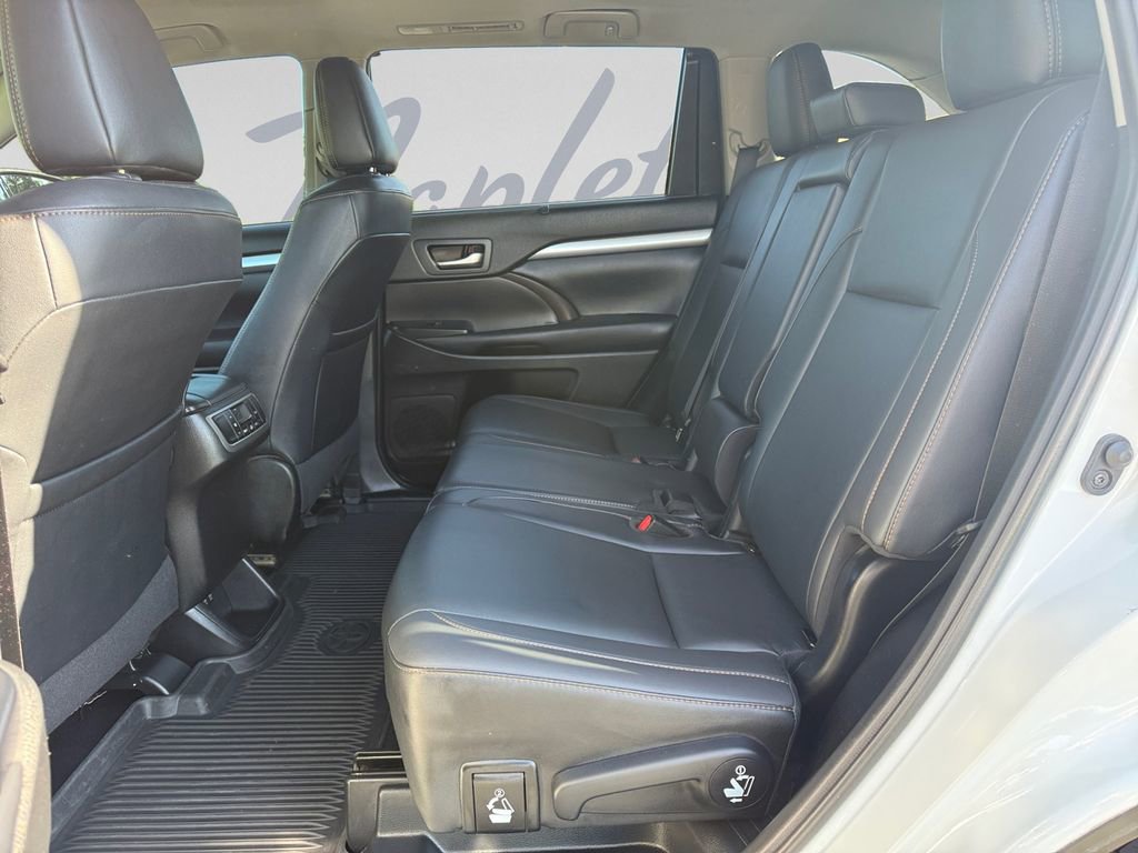 Used 2019 Toyota Highlander XLE AWD/4WD image 28