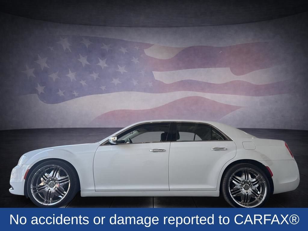 Used 2017 Chrysler 300 C RWD image 2