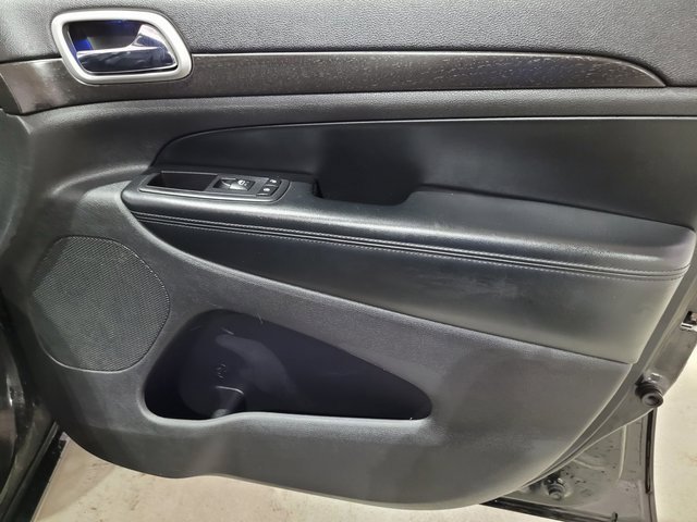 Used 2015 Jeep Grand Cherokee Altitude image 50