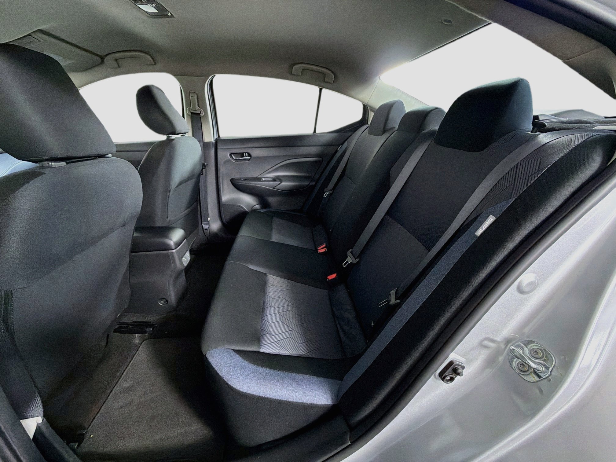 Used 2025 Nissan Versa SV FWD image 27